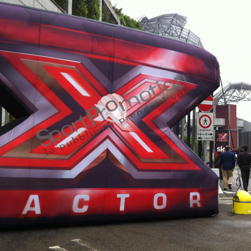 gonfiabili pubblicitari x factor