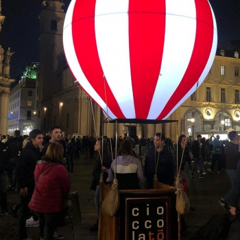 MONGOLFIERA PUBBLICITARIA INTERATTIVA PER FOTO SELFIE