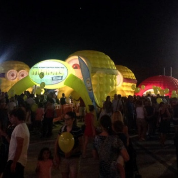 villaggio minions notte